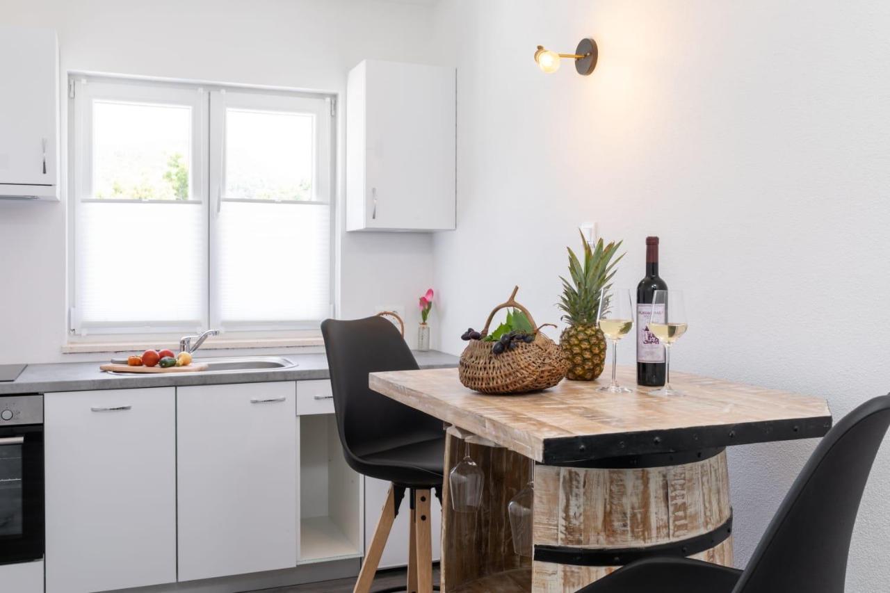 Maloa One Bedroom Apartment Smokvica  Eksteriør billede